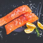 Lachs für Katzen: Können Katzen Lachs essen?